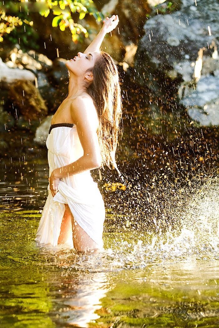 Marie Avgeropoulos in Krakow