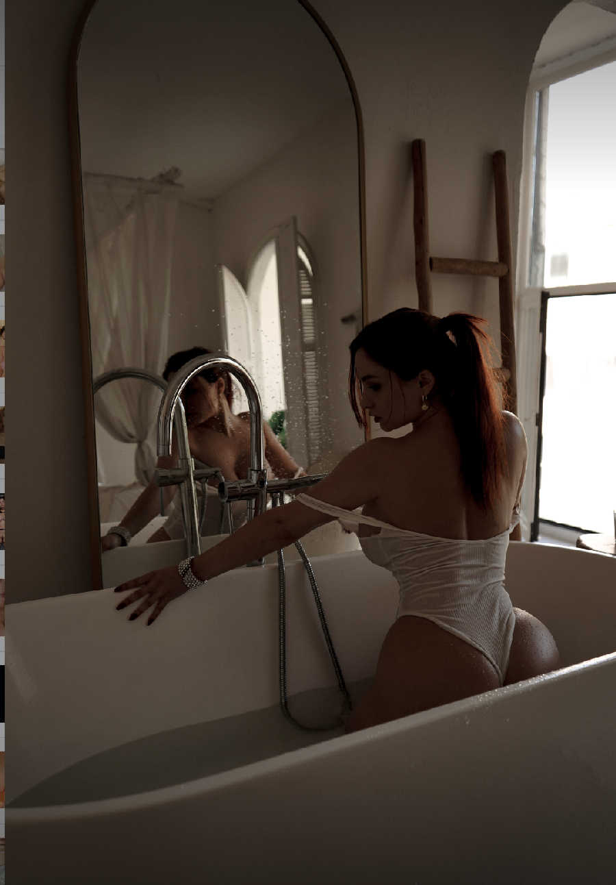 A playful frame from Miranda Faith nude — online in Krakow