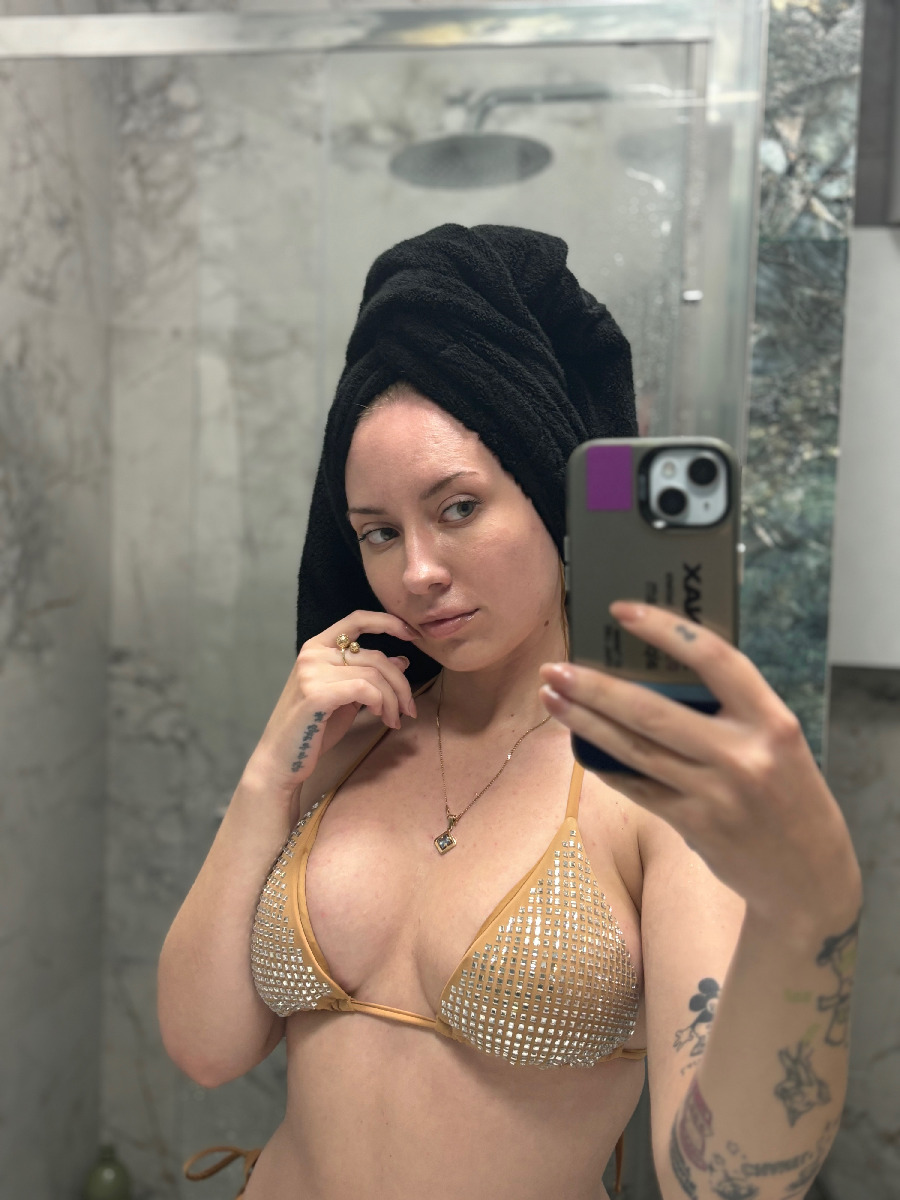 Nude girl KateV in Krakow