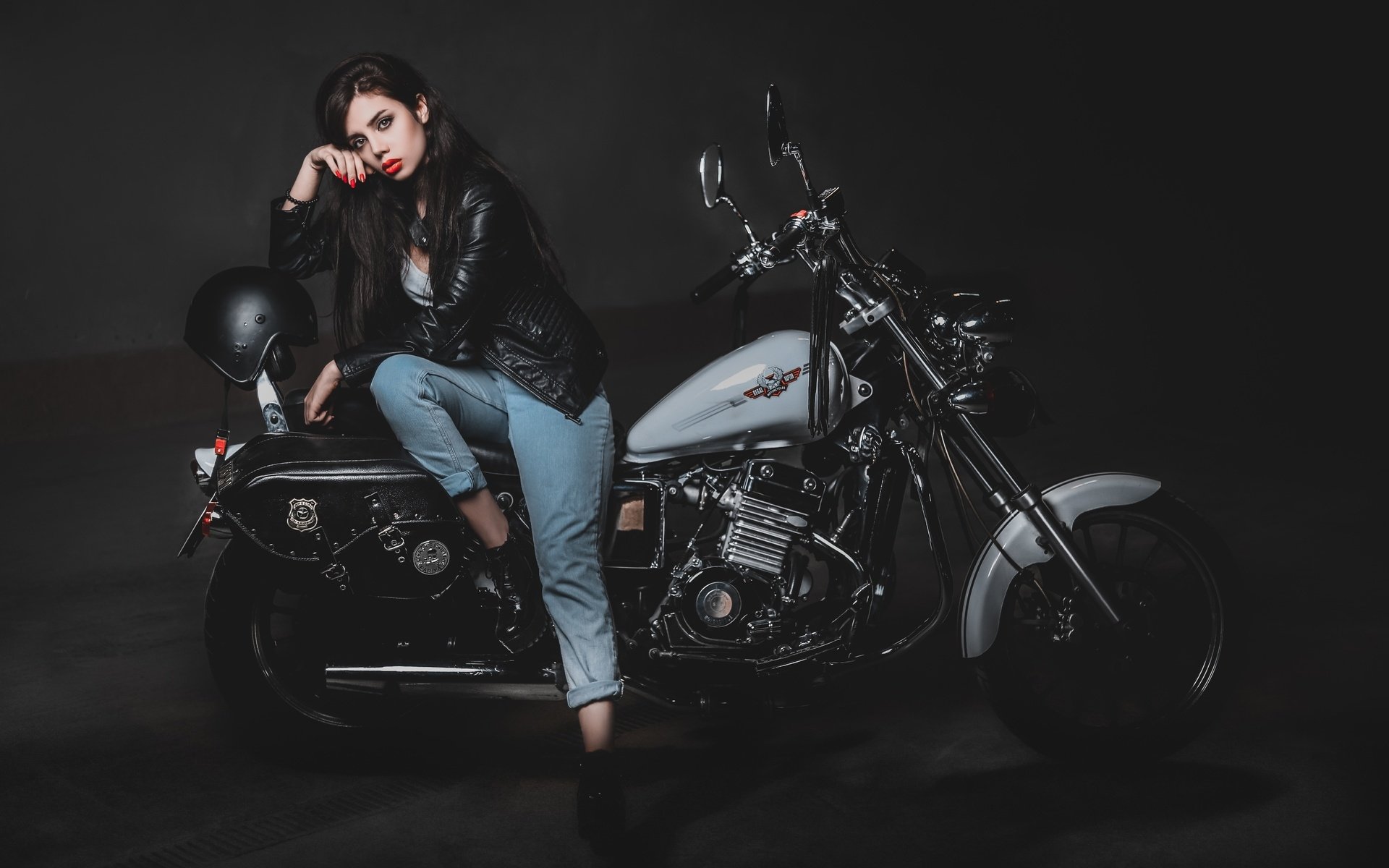 Biker girls: style and drive in Krakow