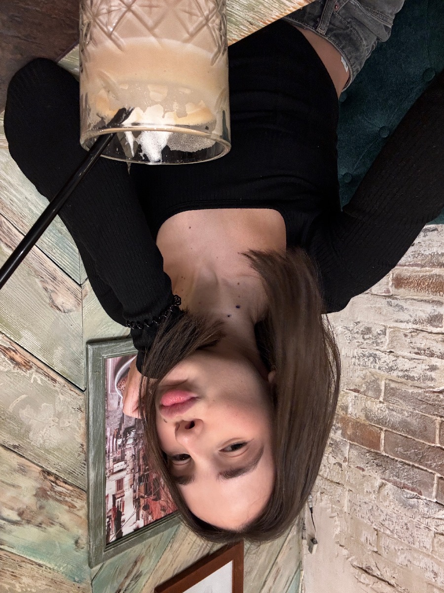 Fresh photos, fresh mood — Tina online in Krakow